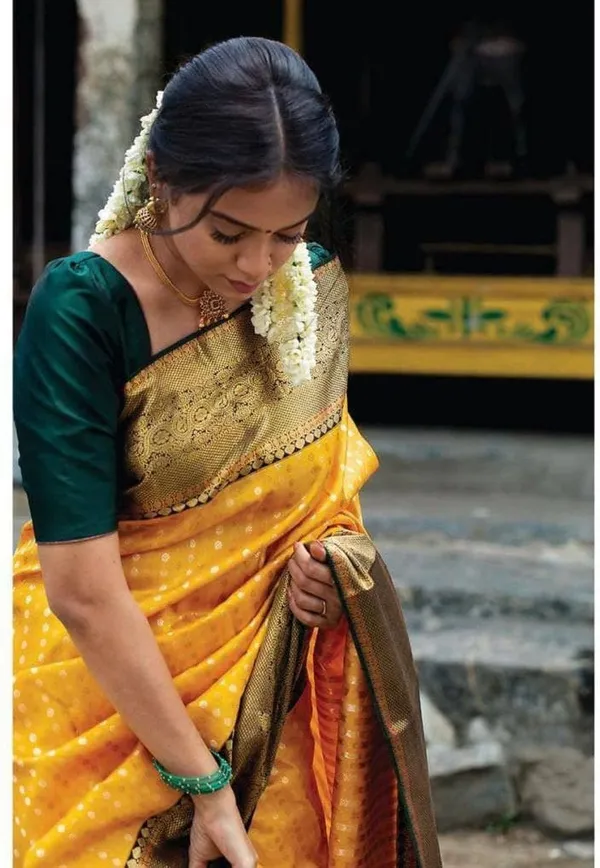 Yellow_Embellished_Banarasi_Jacquard_Saree_(Yellow)